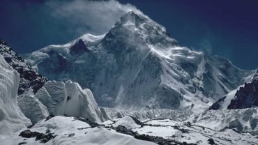 how long does it take to climb k2 mountain